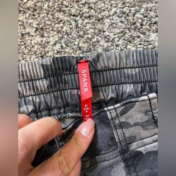 Spanx Black and Gray Camo Jogger zipper Ankle Elastic Waist Band Pants S - Picture 5 of 7